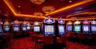 555 Slots Myanmar လောင်းကြေး Mobile App ဖြင့် ကစားသောမြင်ကွင်း