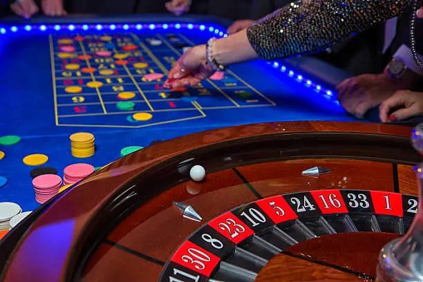 555 Slots Myanmar Slots ဂိမ်းများမှ Jackpot ဆုကြေးကြီးများ ရရှိနေသောနှင့် Multiplier ပြသနေသောမြင်ကွင်း